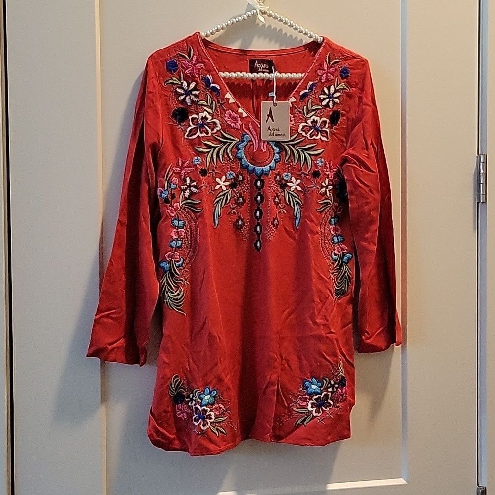 Avani del amour embroidered Red V neck Tunic blouse Small NWT
